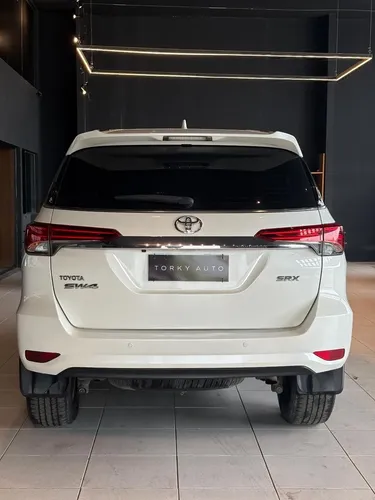 Toyota Hilux Sw4 Srx 5 Lugares 2017